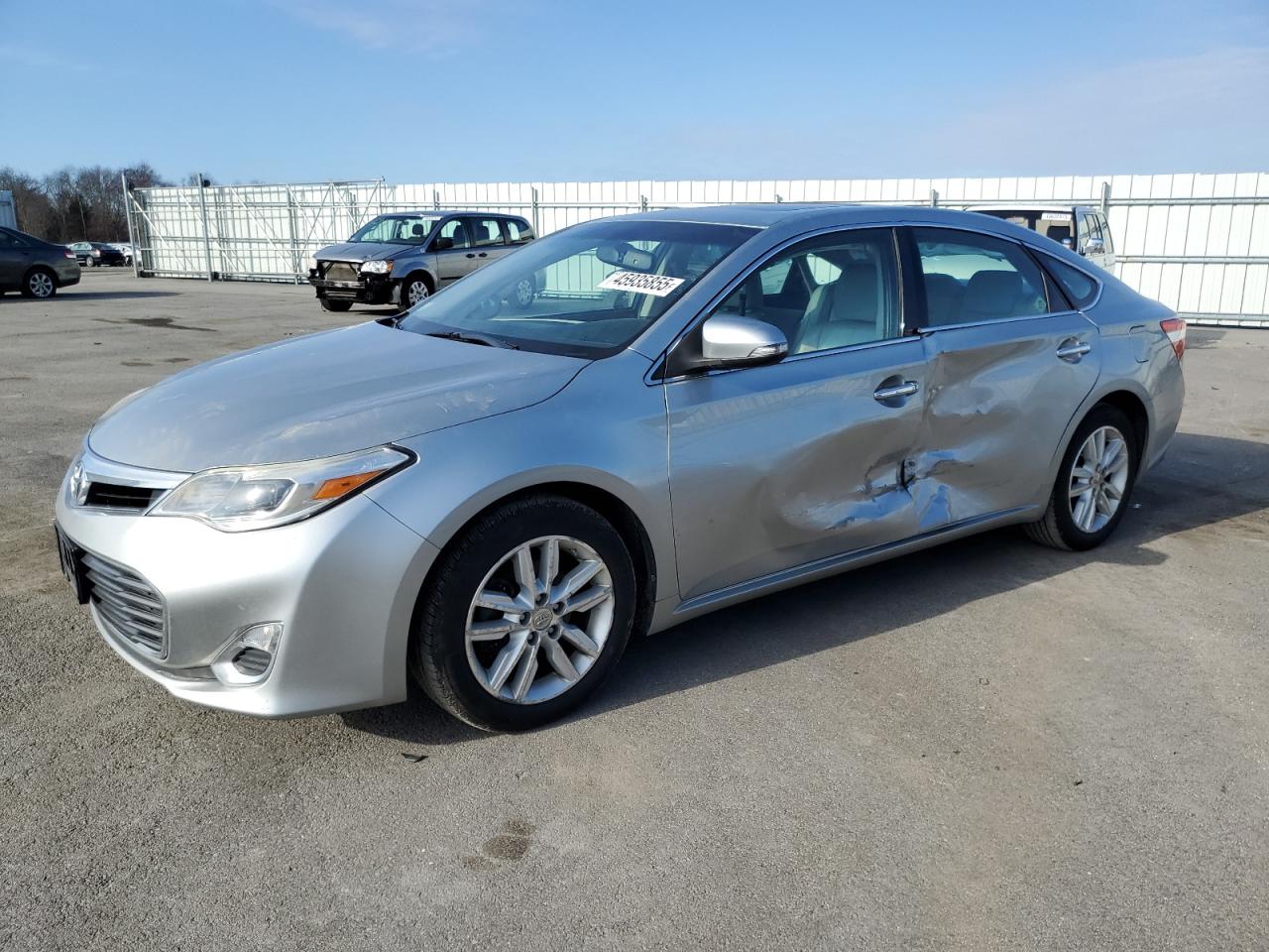 2015 Toyota Avalon - Image 1