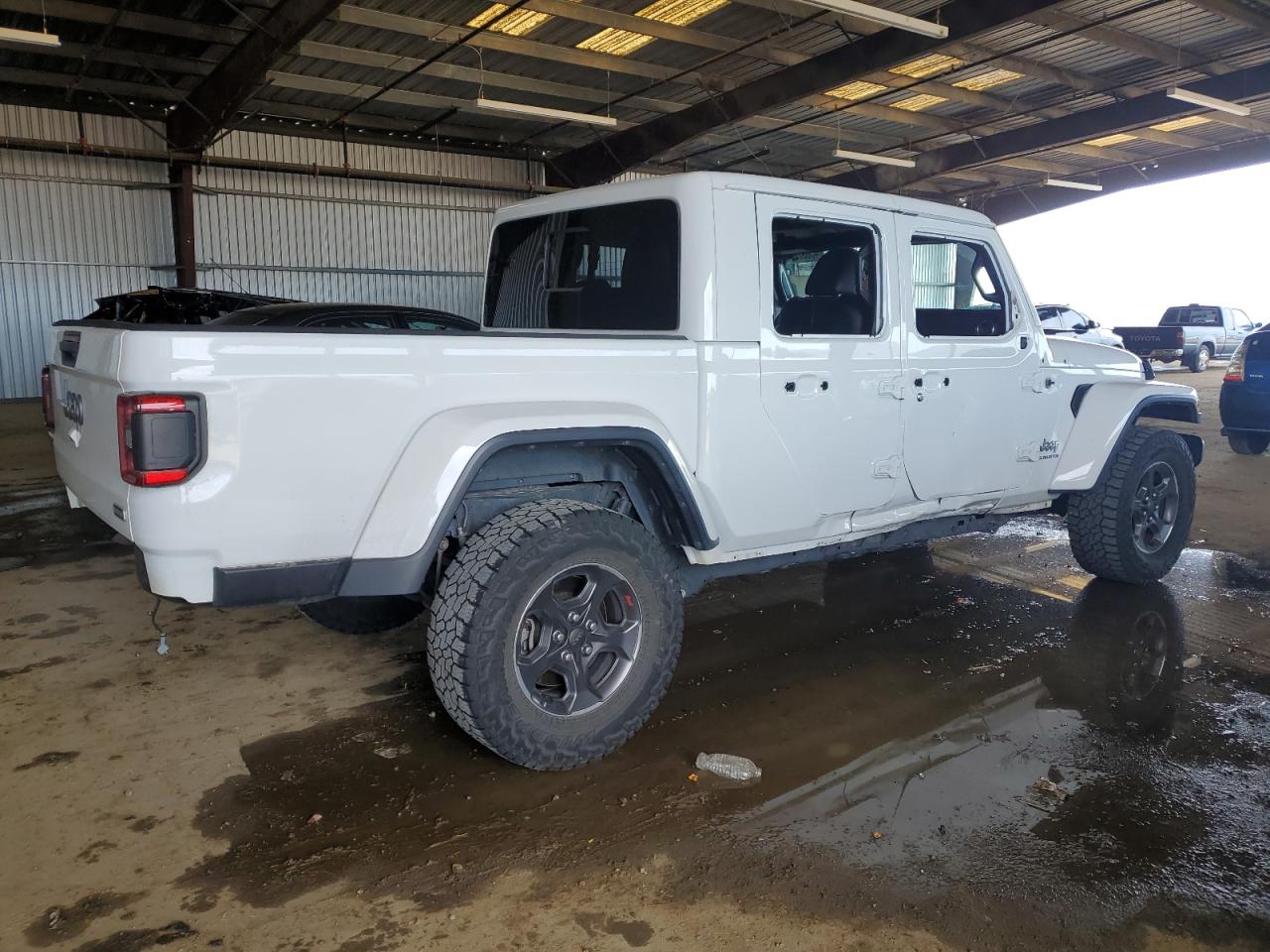 2020 Jeep Gladiator - Image 3