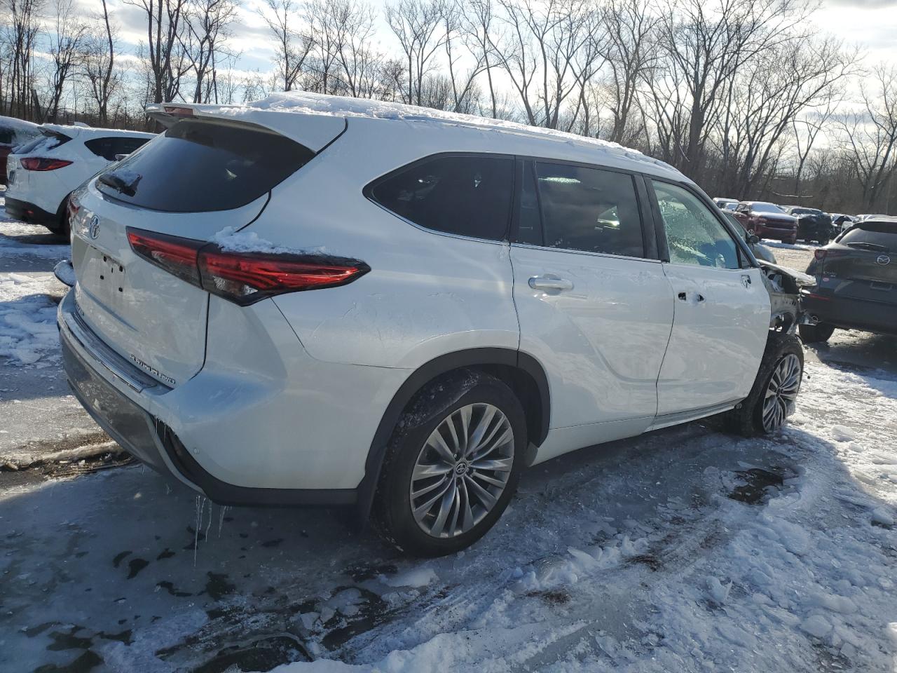 2021 Toyota Highlander - Image 3