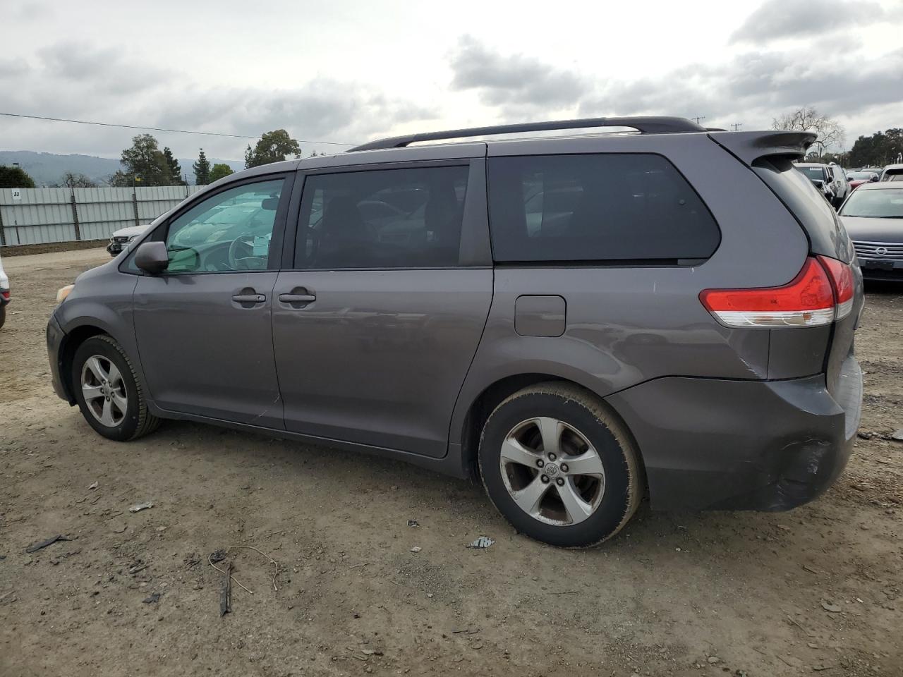 2012 Toyota Sienna - Image 2