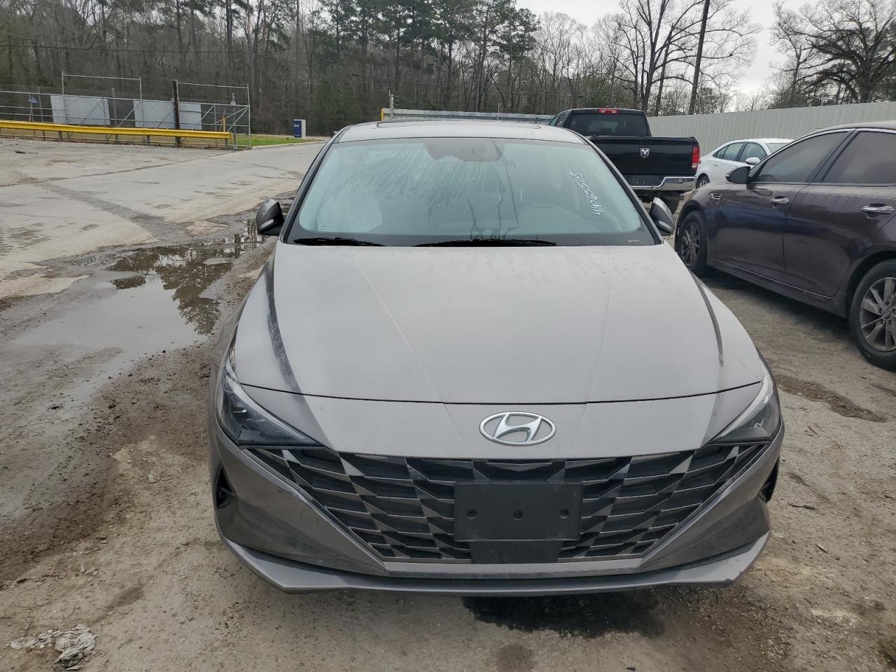 2023 Hyundai Elantra - Image 5