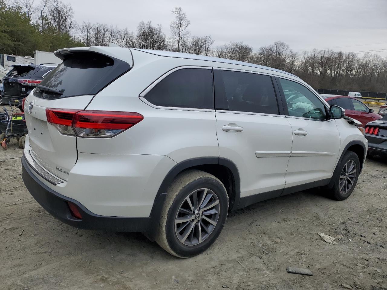 2019 Toyota Highlander - Image 3