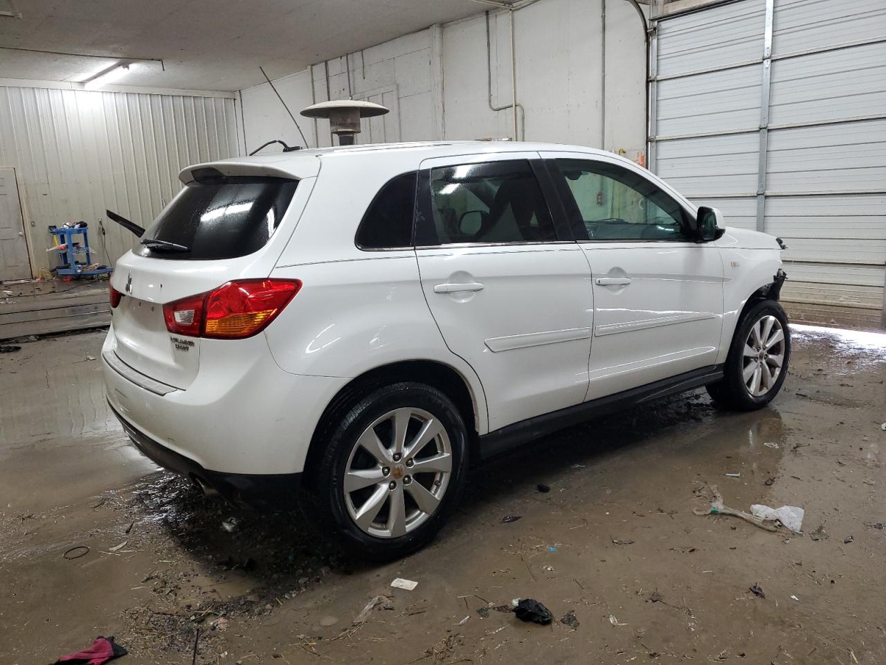 2015 Mitsubishi Outlander - Image 3