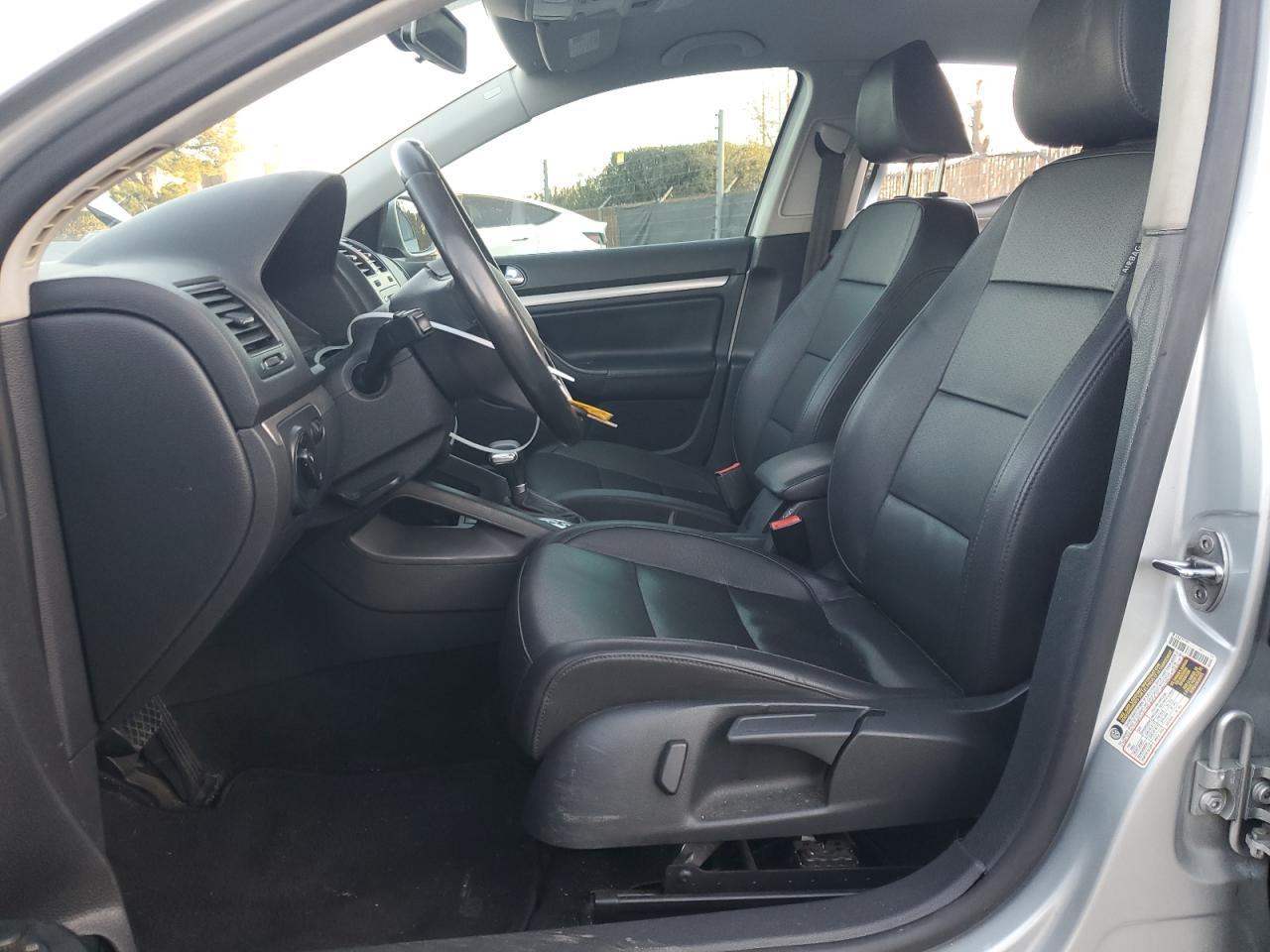 2010 Volkswagen Jetta - Image 7