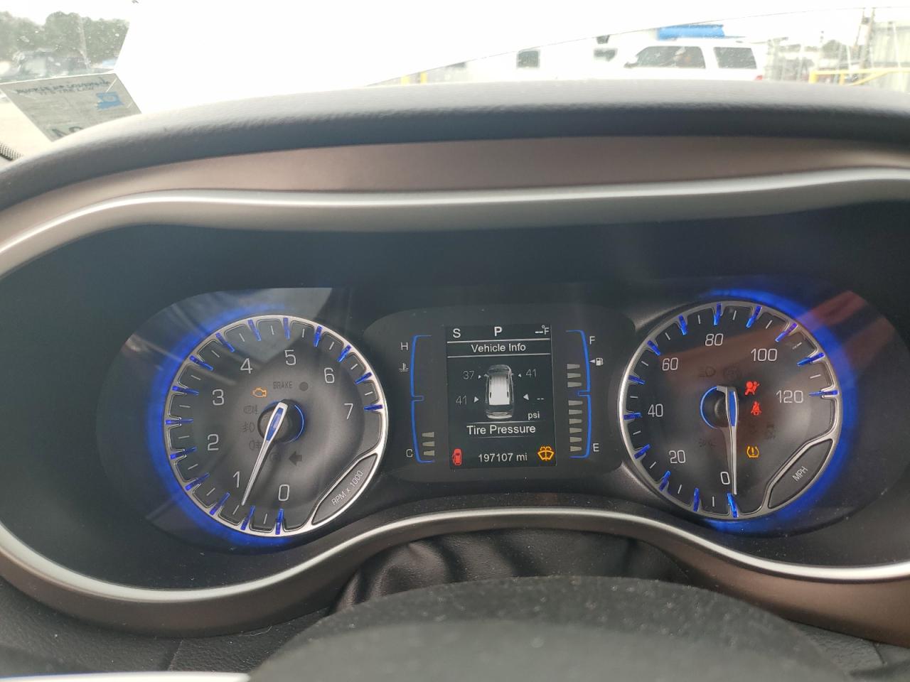 2017 Chrysler Pacifica - Image 9