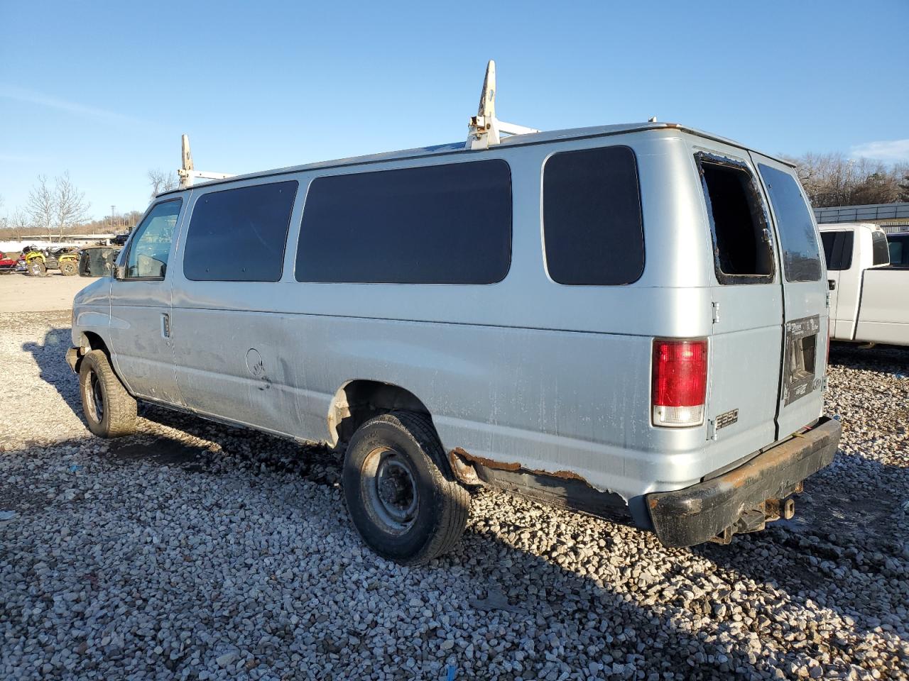 2000 Ford Econoline - Image 2