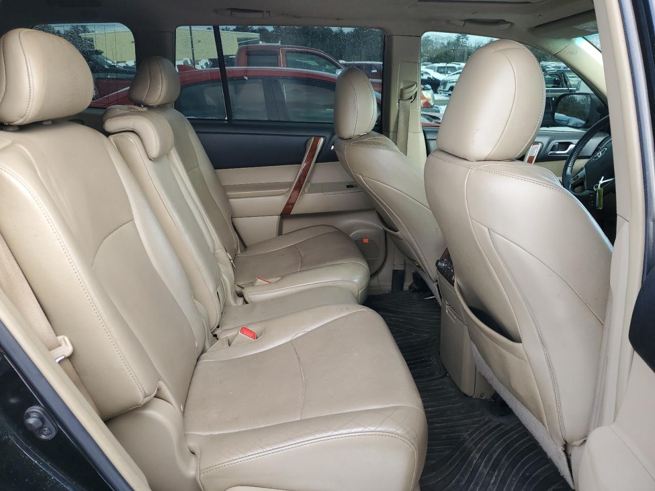 2013 Toyota Highlander - Image 11