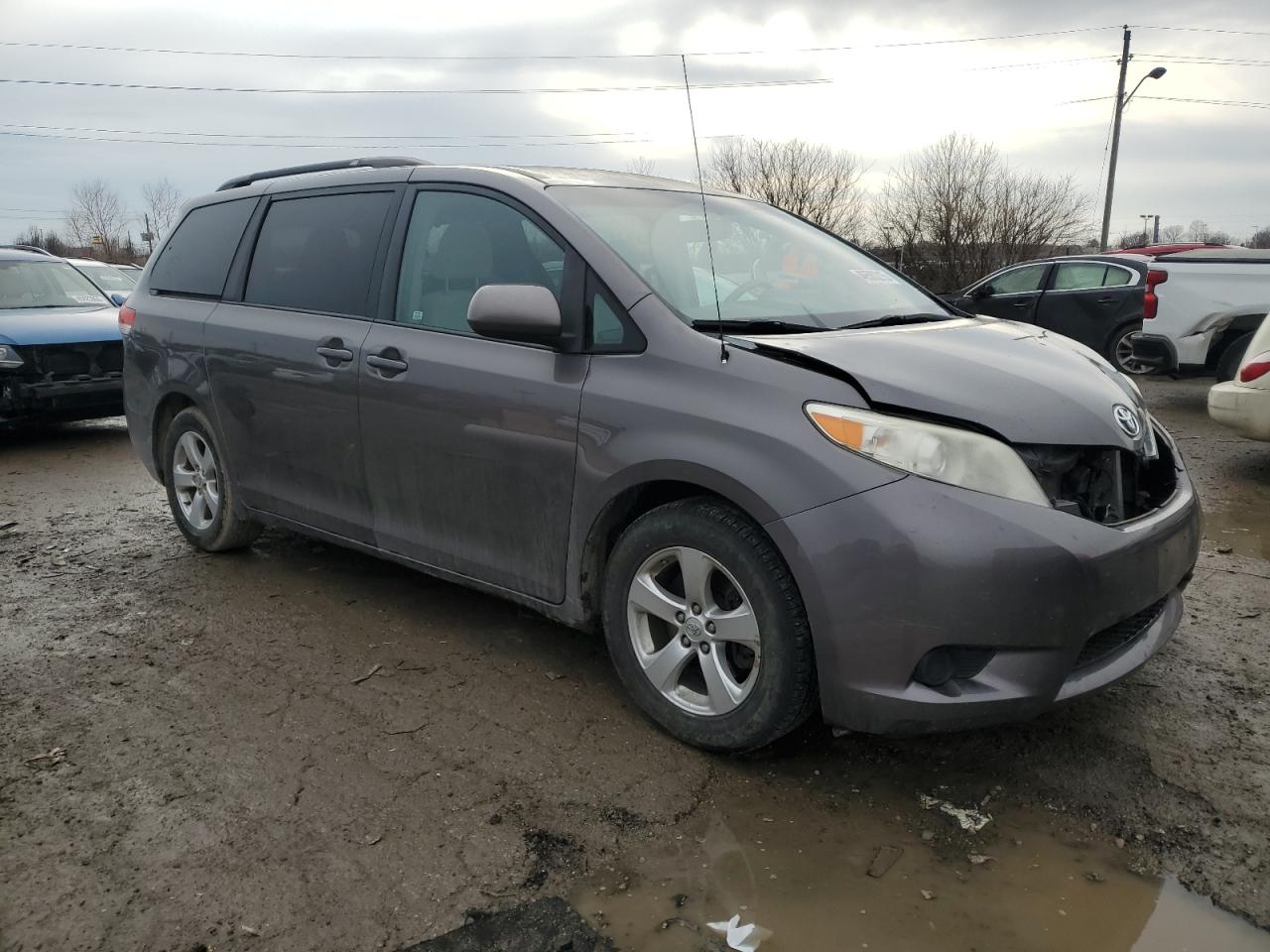 2013 Toyota Sienna - Image 4