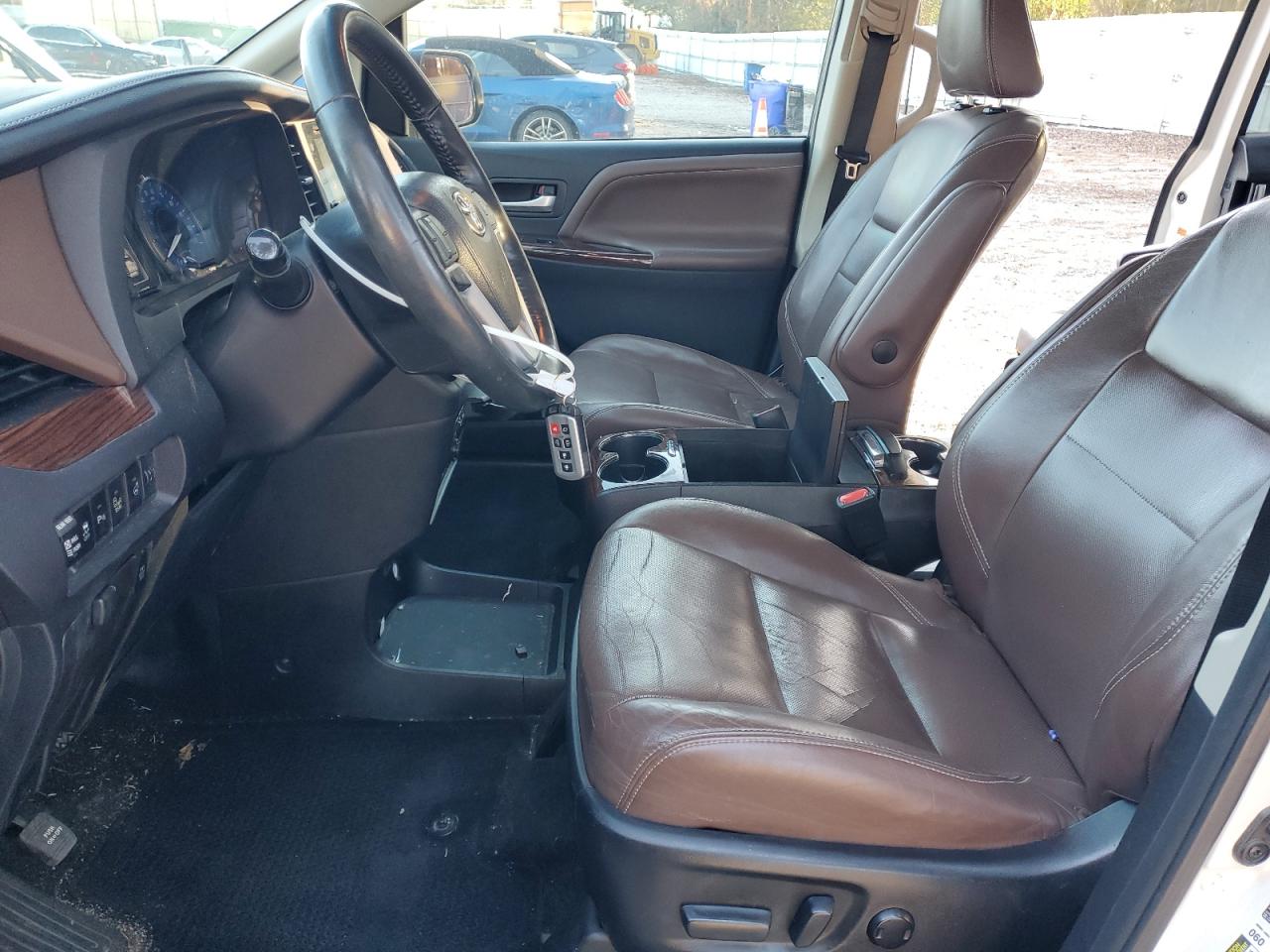 2015 Toyota Sienna - Image 7