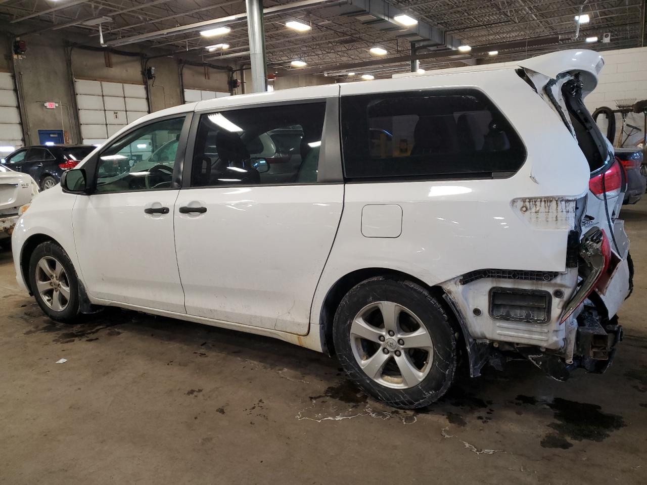 2012 Toyota Sienna - Image 2