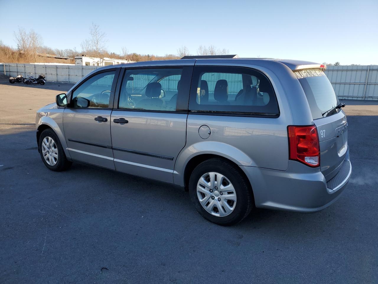 2016 Dodge Caravan - Image 2
