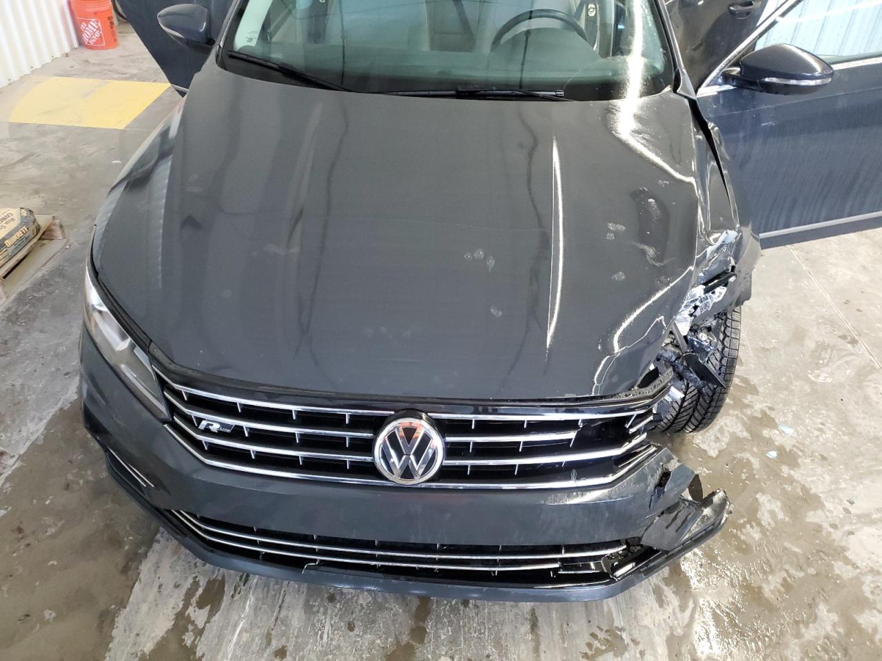 2017 Volkswagen Passat - Image 11