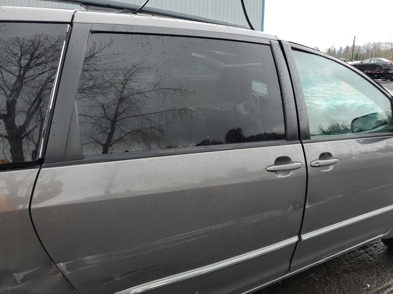 2004 Toyota Sienna - Image 11