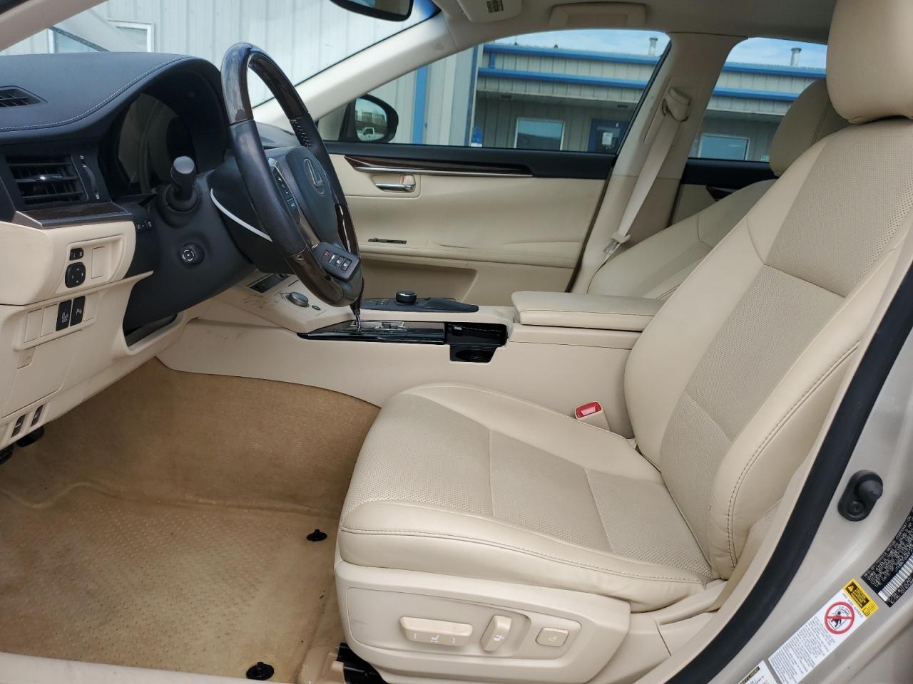 2015 Lexus ES - Image 7