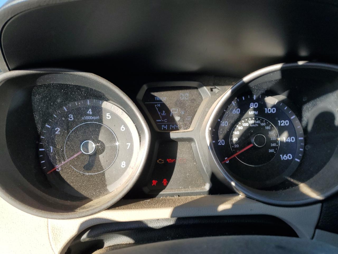 2016 Hyundai Elantra - Image 9