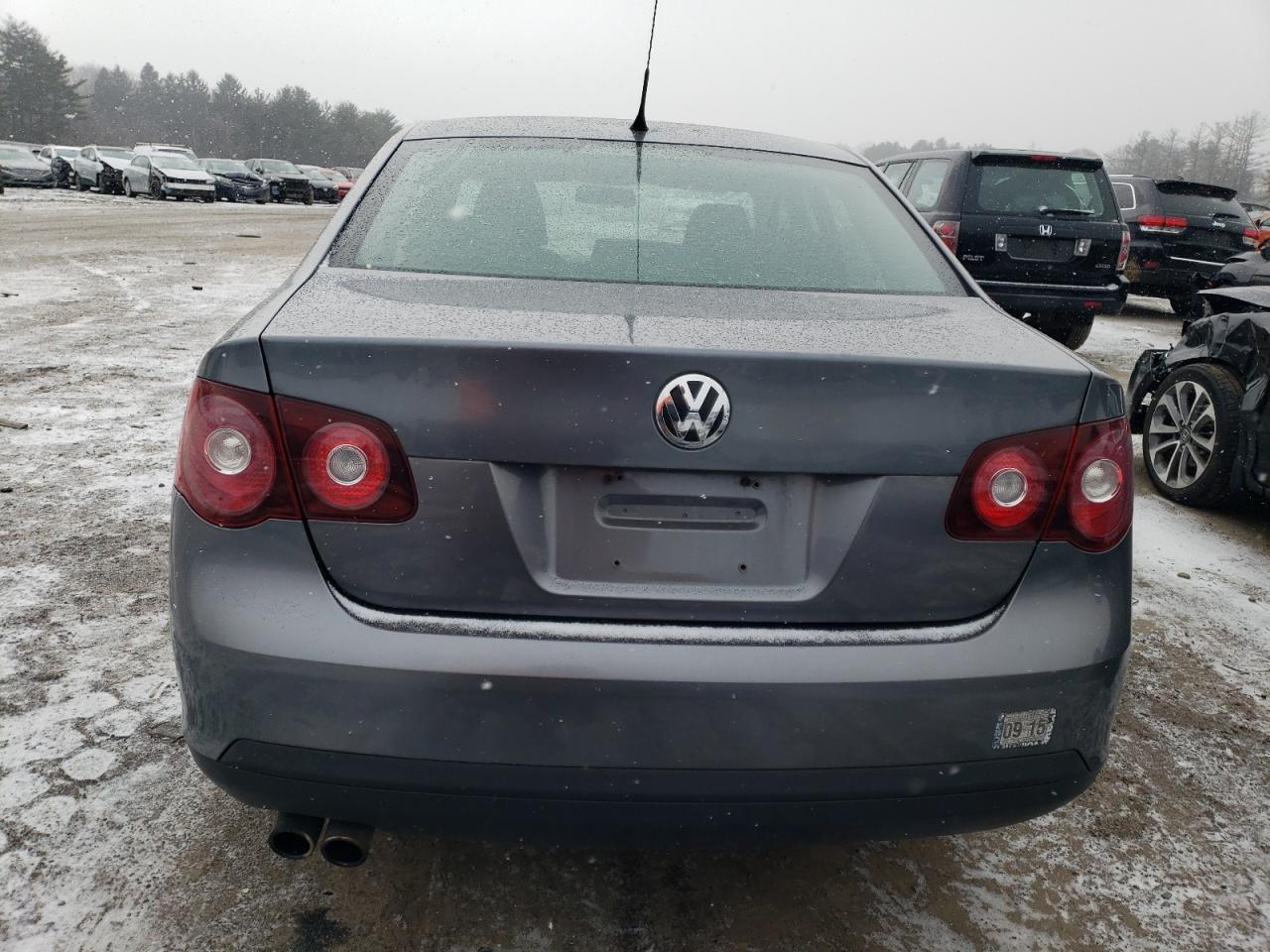 2010 Volkswagen Jetta - Image 6