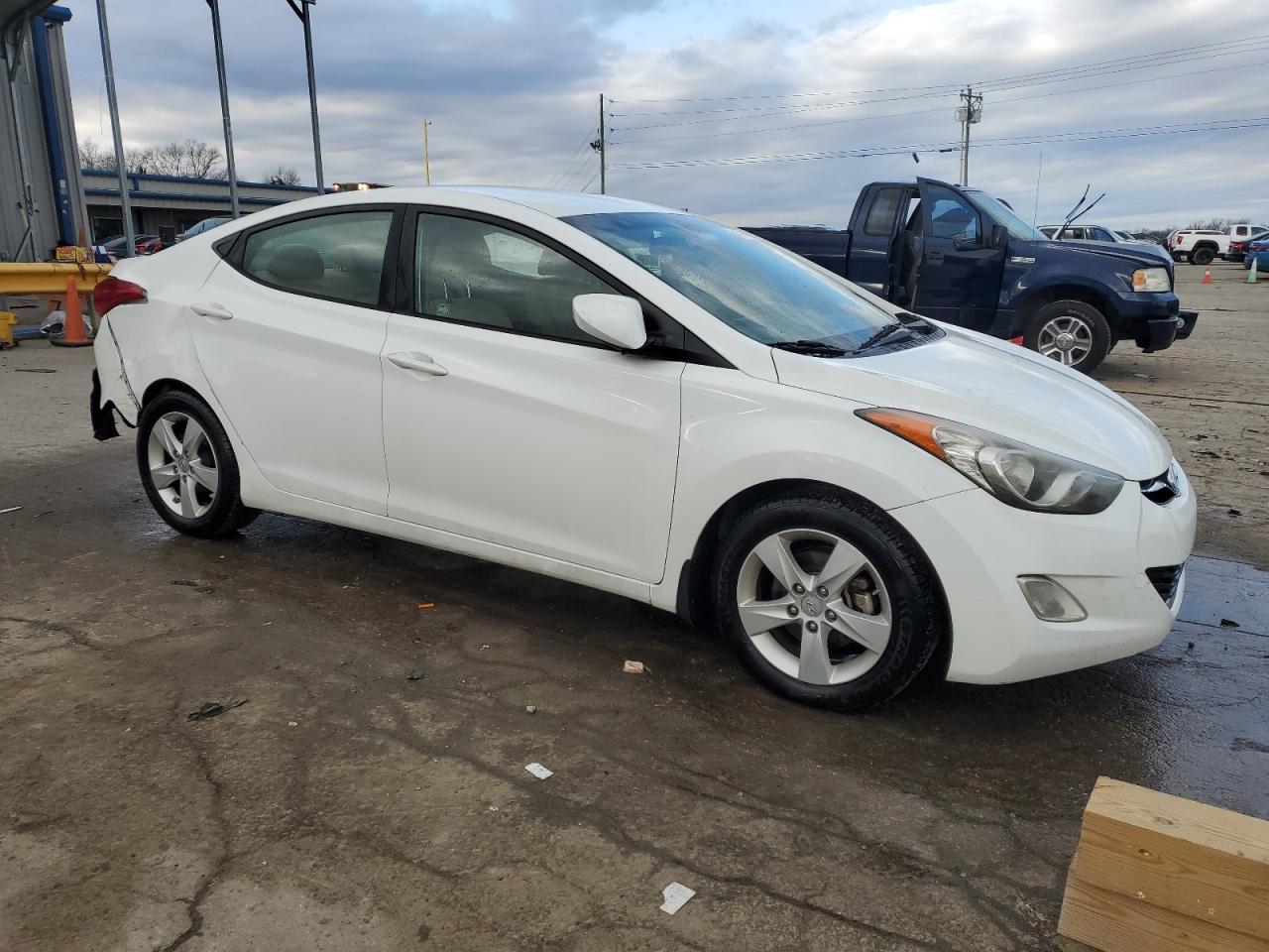 2013 Hyundai Elantra - Image 4