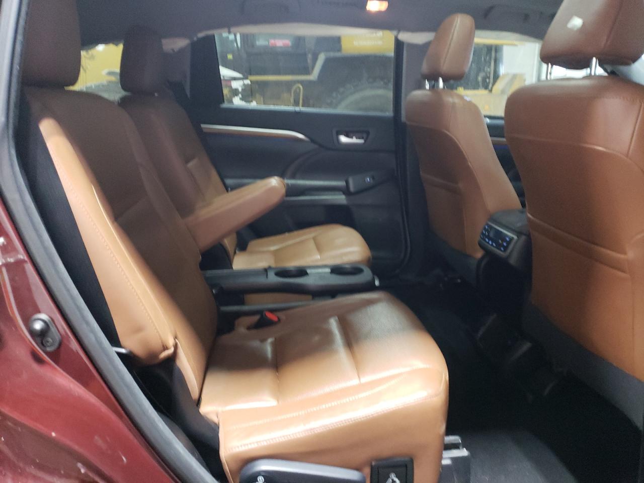 2017 Toyota Highlander - Image 11