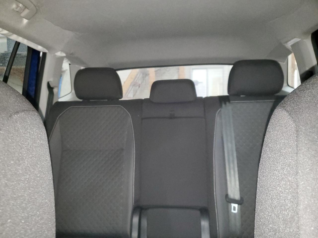 2021 Volkswagen Tiguan - Image 10