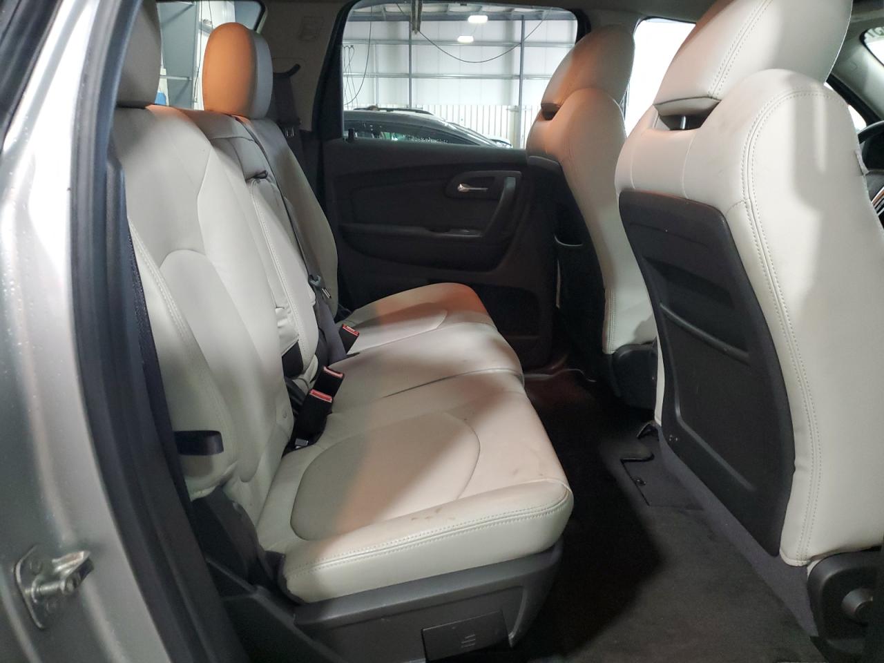 2011 Chevrolet Traverse - Image 11