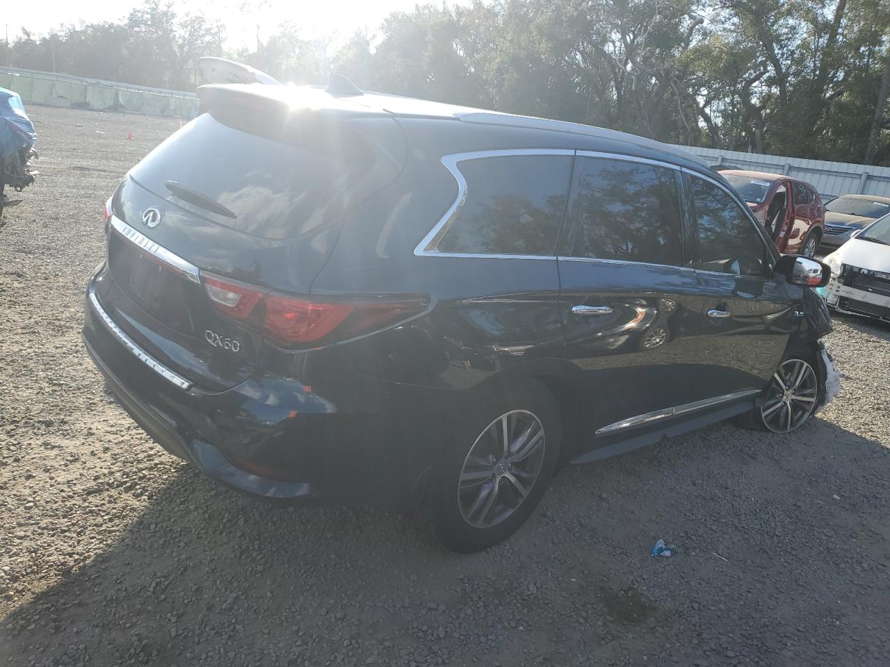 2017 Infiniti QX60 - Image 3