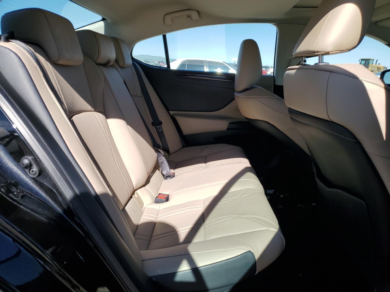 2020 Lexus ES - Image 10