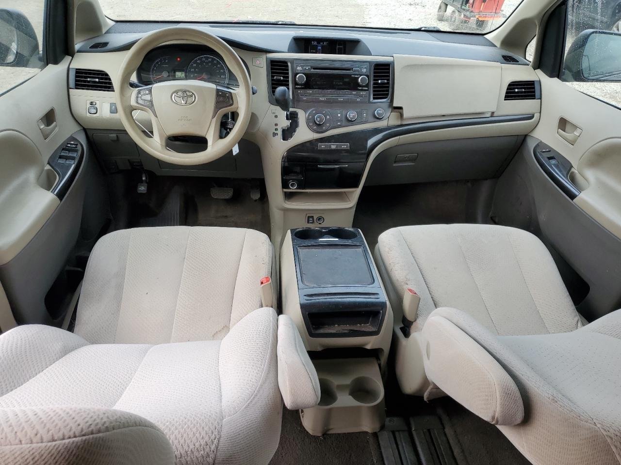 2012 Toyota Sienna - Image 8