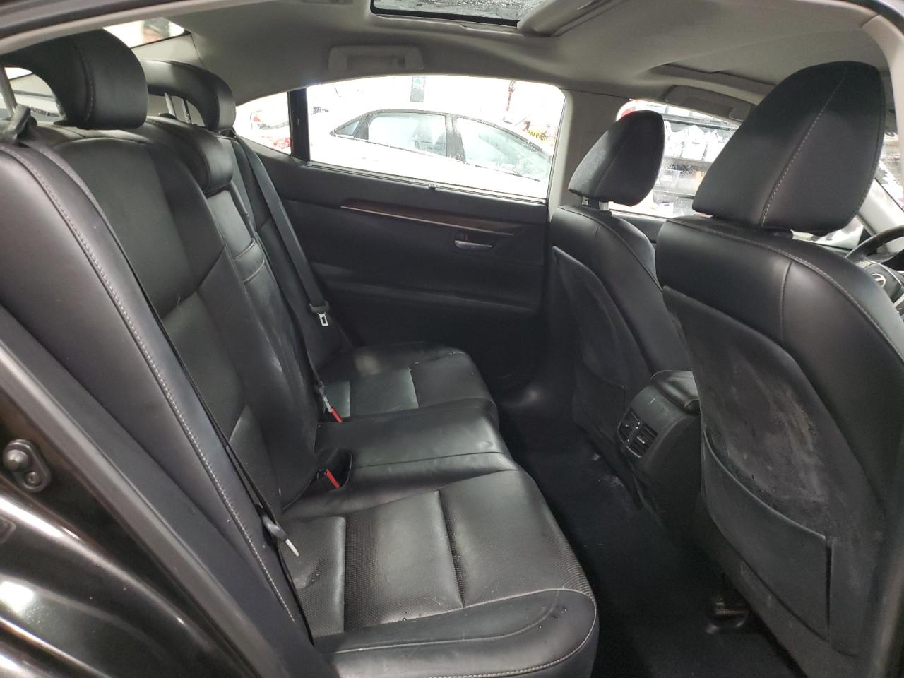 2013 Lexus ES - Image 10