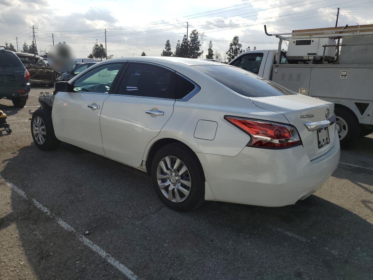 2015 Nissan Altima - Image 2