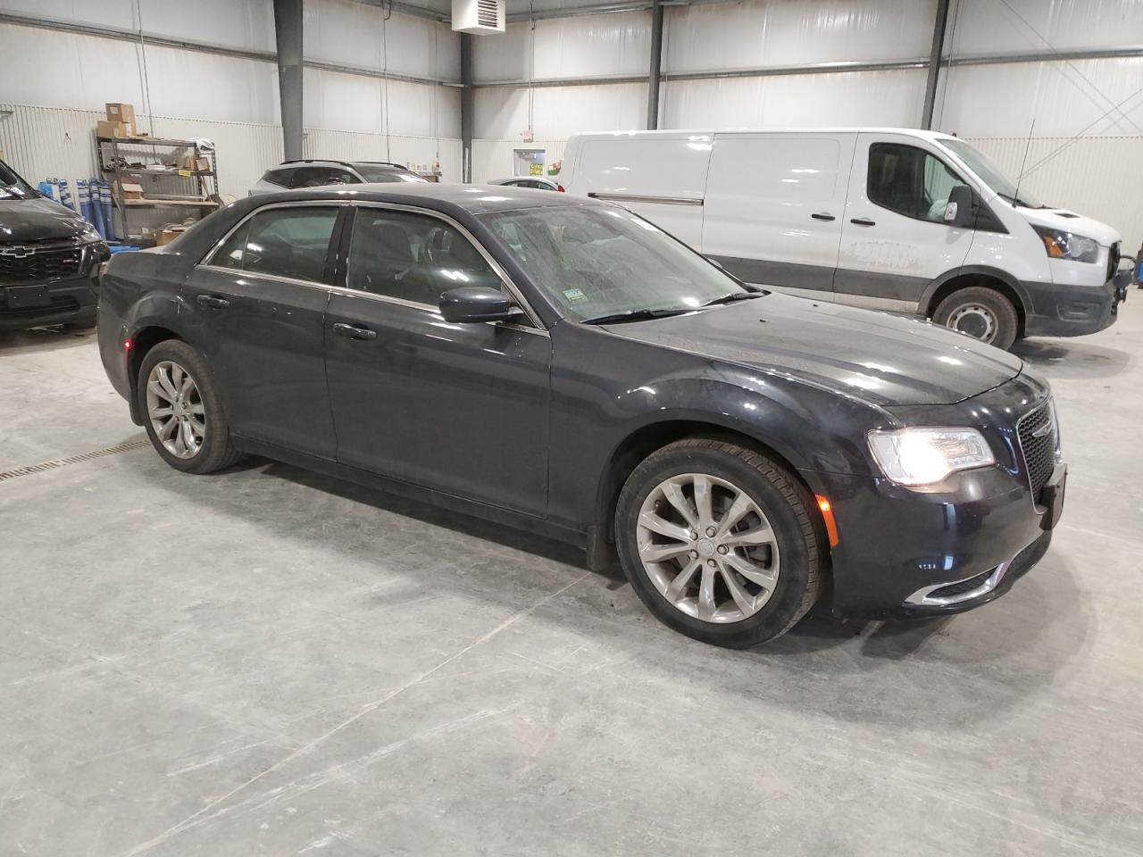 2016 Chrysler 300 - Image 4