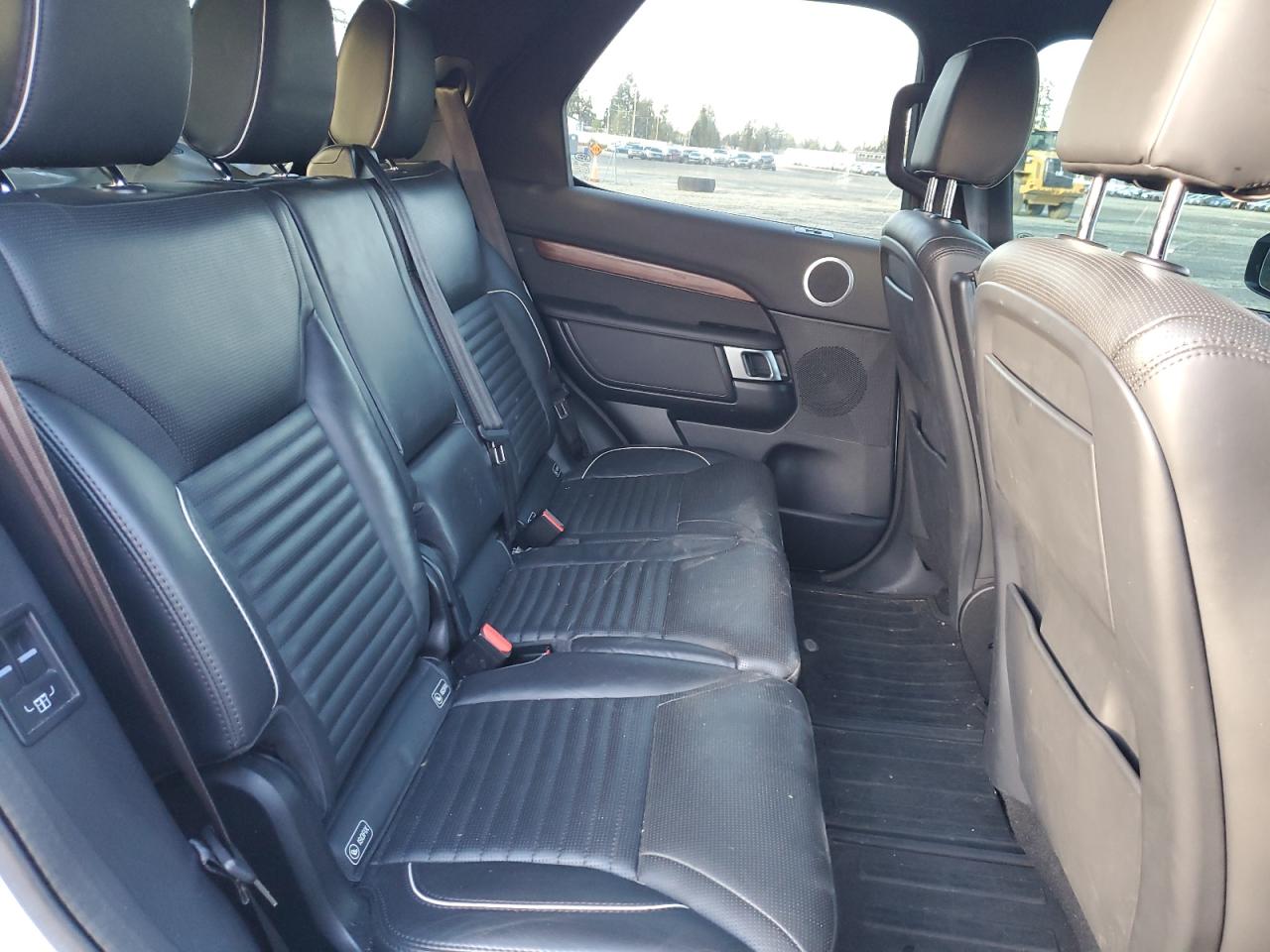 2019 Land Rover Discovery - Image 11