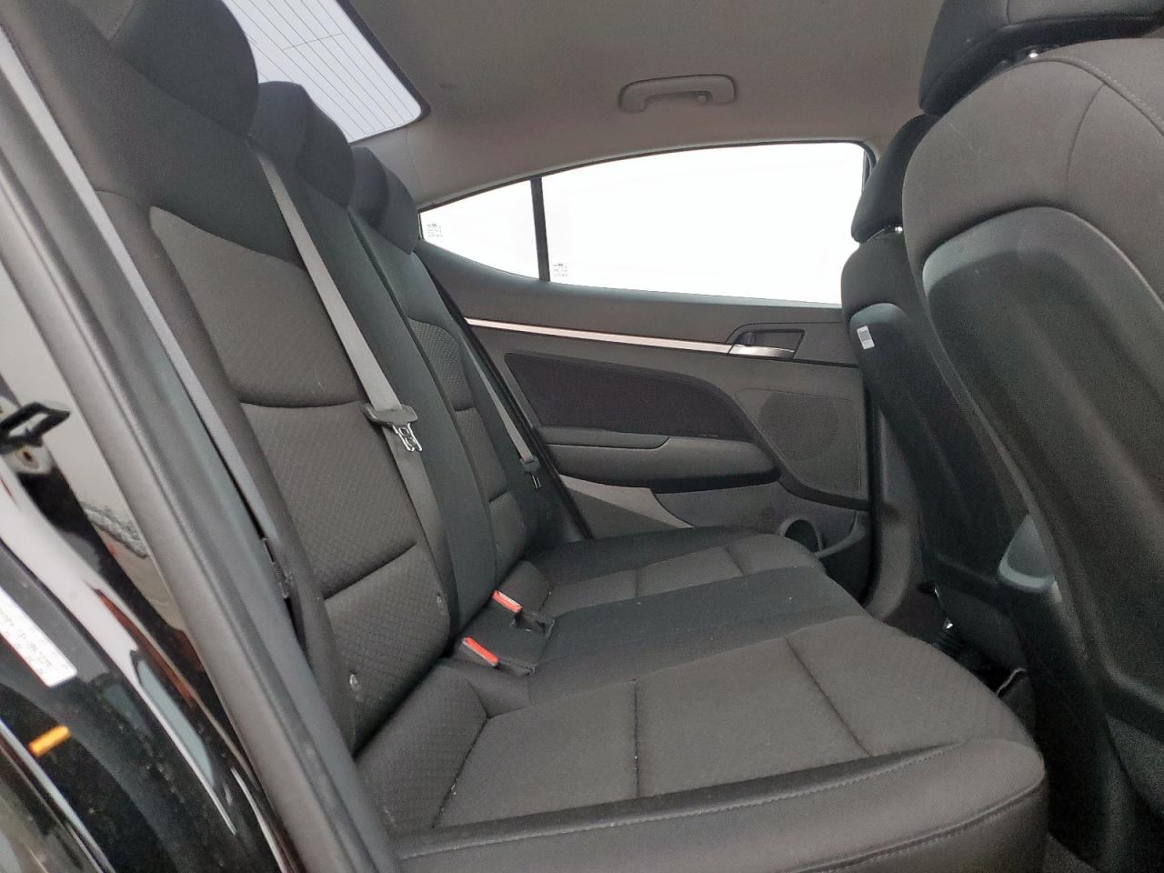 2019 Hyundai Elantra - Image 10