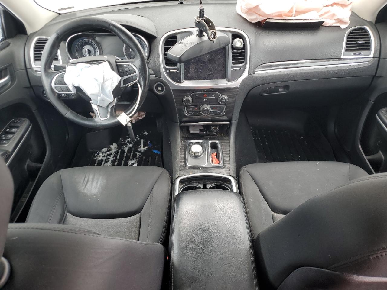 2019 Chrysler 300 - Image 8