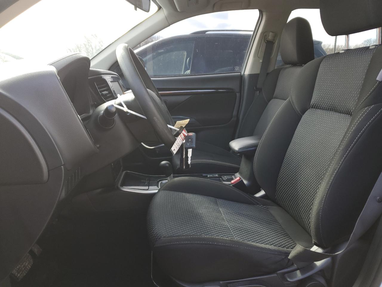 2020 Mitsubishi Outlander - Image 7