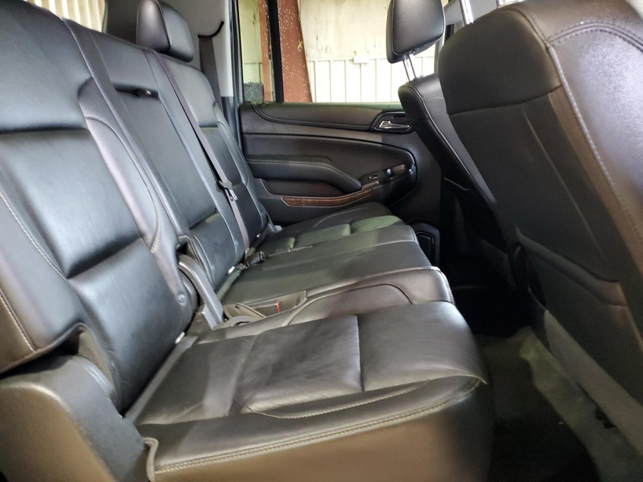 2017 Chevrolet Suburban - Image 11