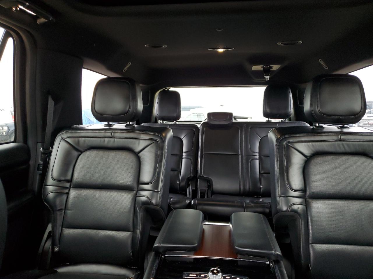 2020 Lincoln Navigator - Image 10