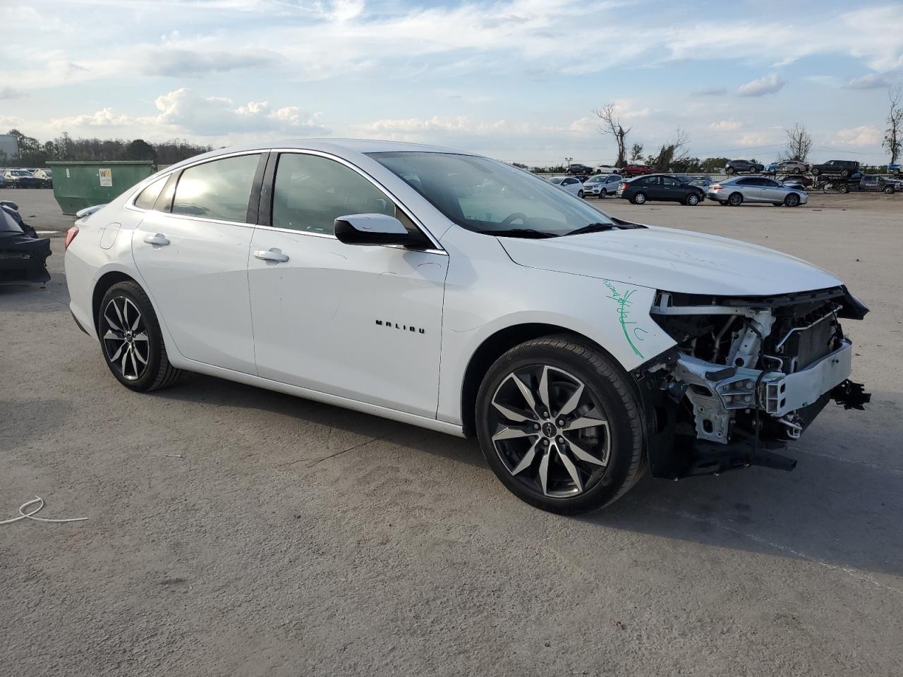 2022 Chevrolet Malibu - Image 4