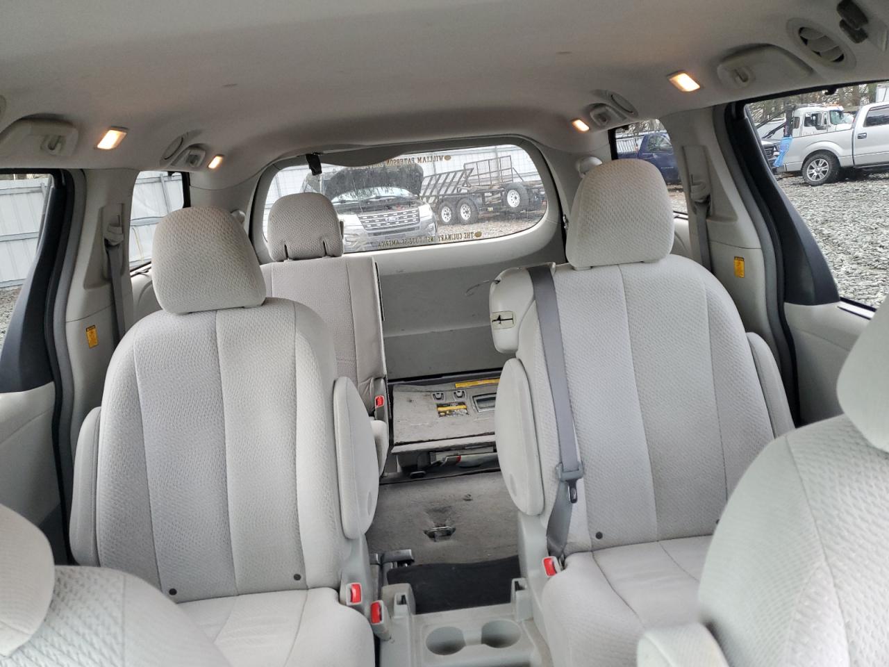 2011 Toyota Sienna - Image 10