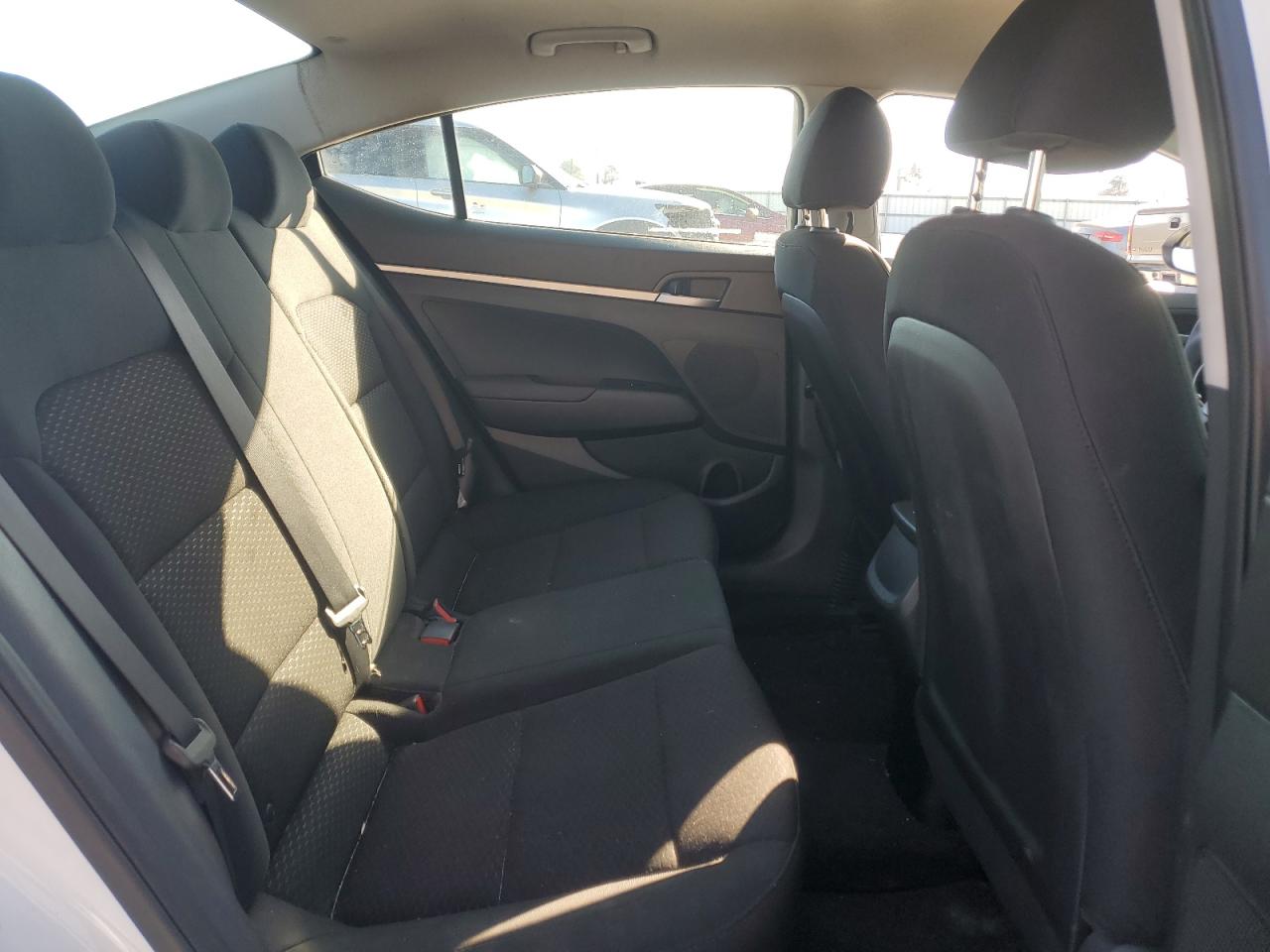 2019 Hyundai Elantra - Image 10