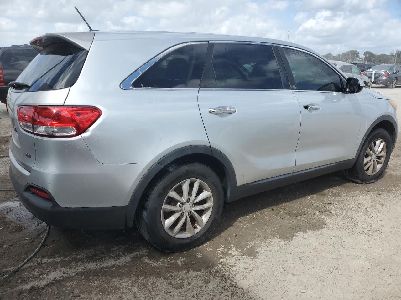 2016 Kia Sorento - Image 3
