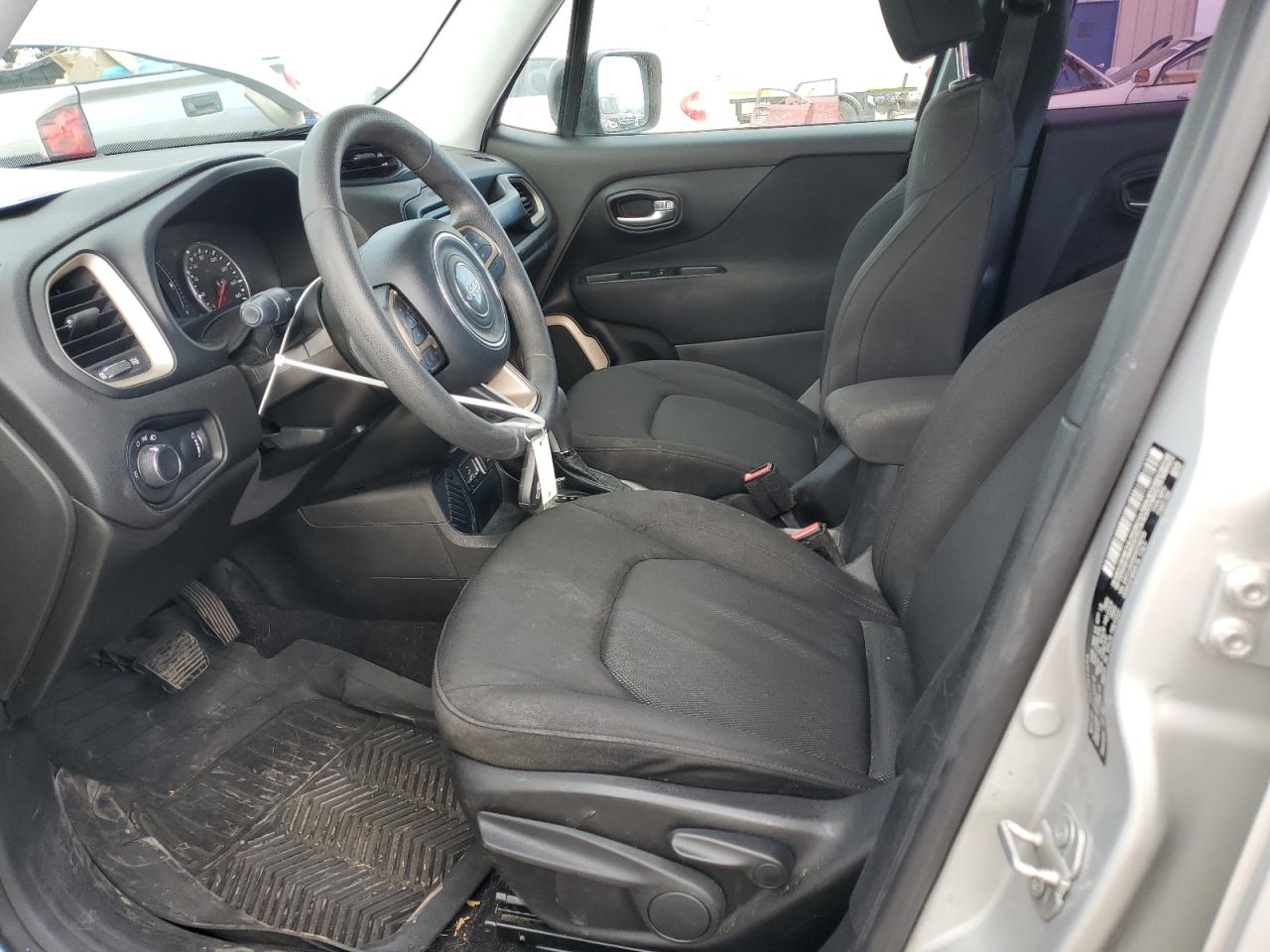 2017 Jeep Renegade - Image 7