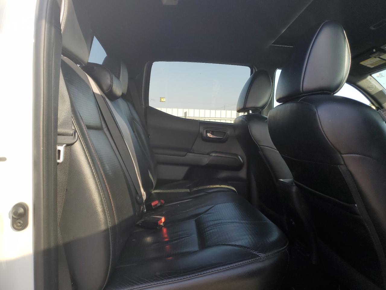 2019 Toyota Tacoma - Image 10