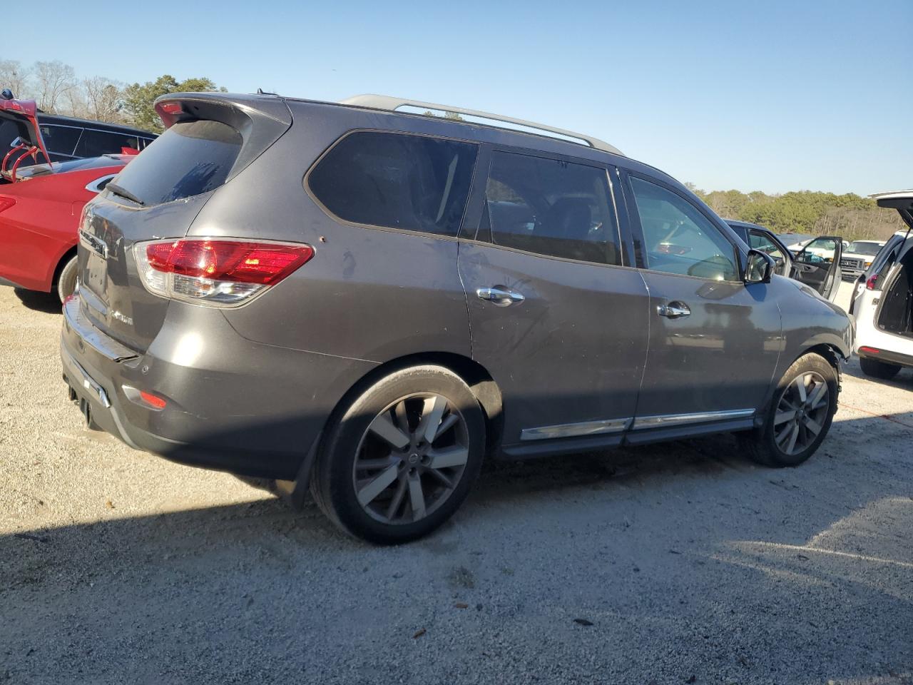 2015 Nissan Pathfinder - Image 3