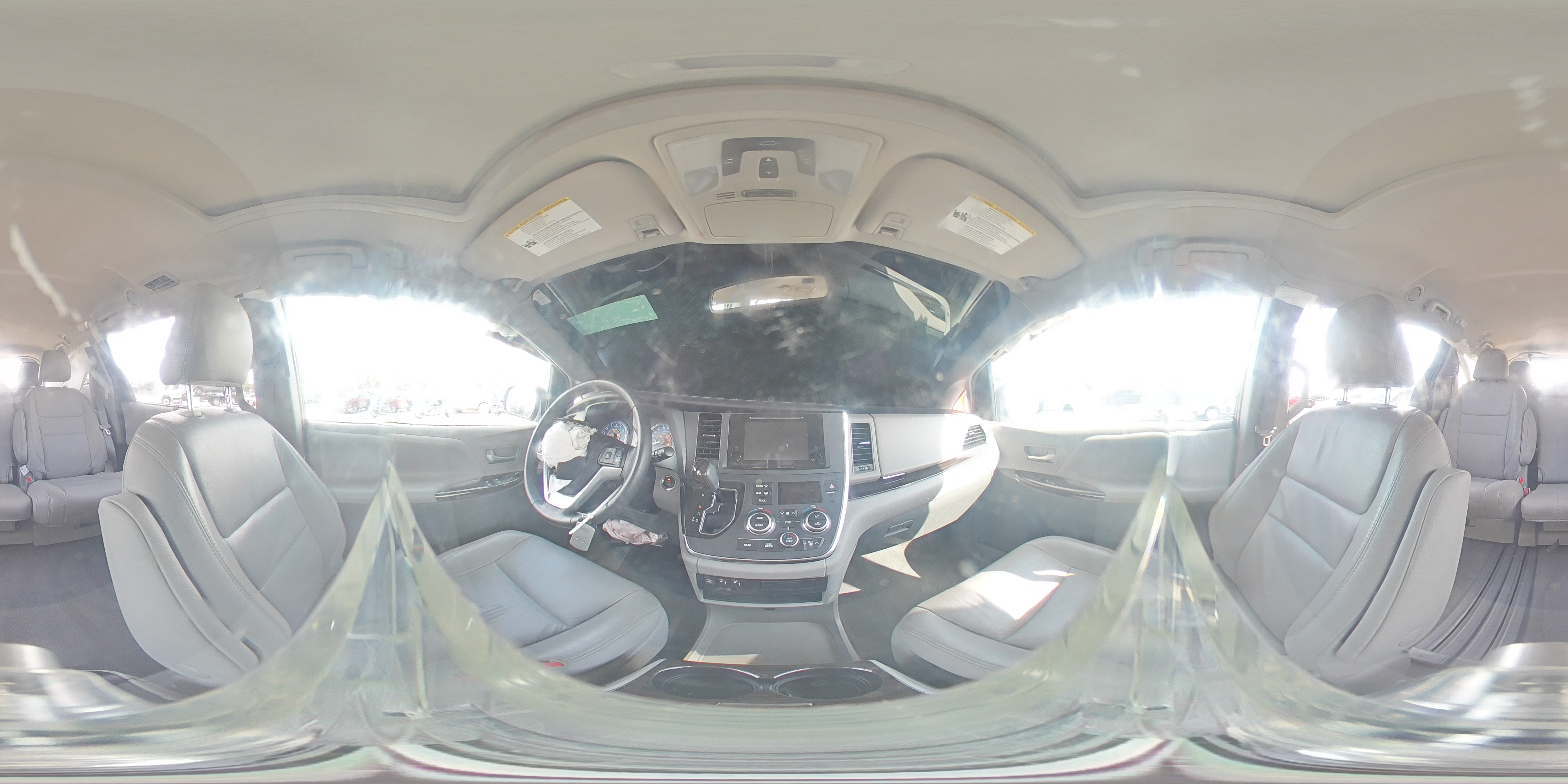 2017 Toyota Sienna - Image 13
