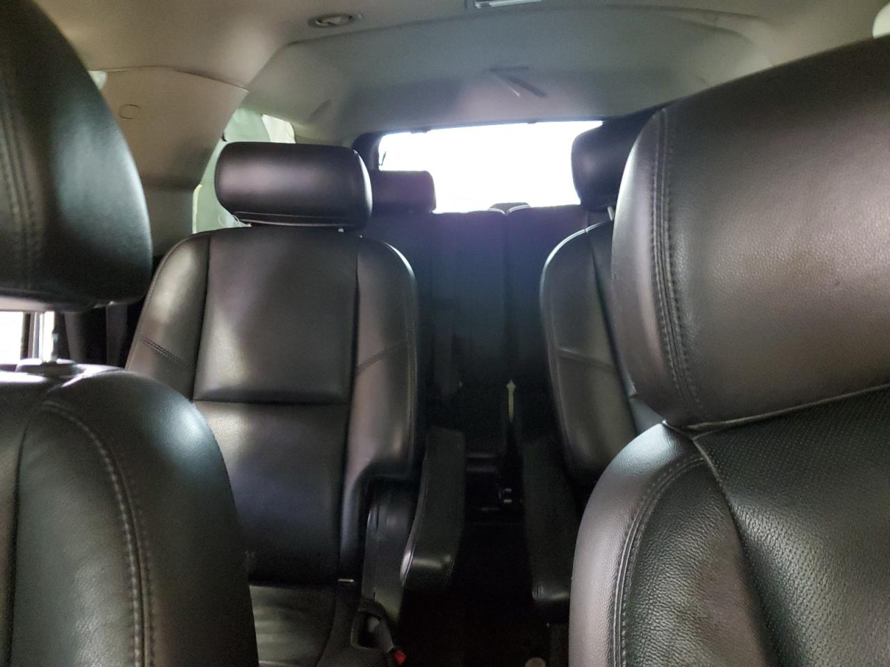 2009 Chevrolet Suburban - Image 10