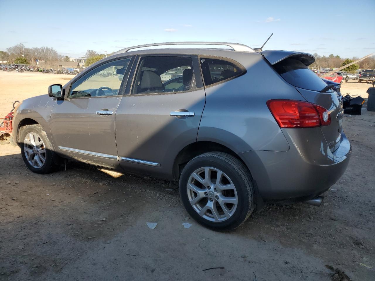 2011 Nissan Rogue - Image 2