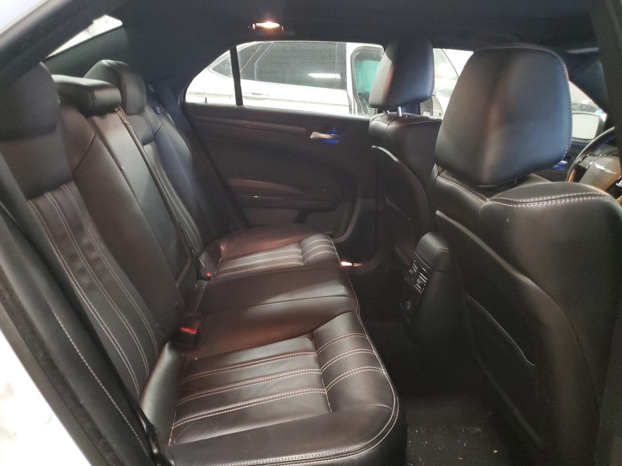 2014 Chrysler 300 - Image 10
