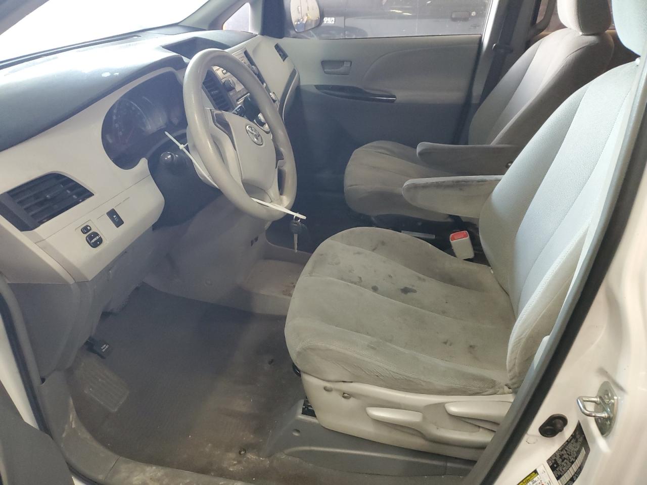 2011 Toyota Sienna - Image 7