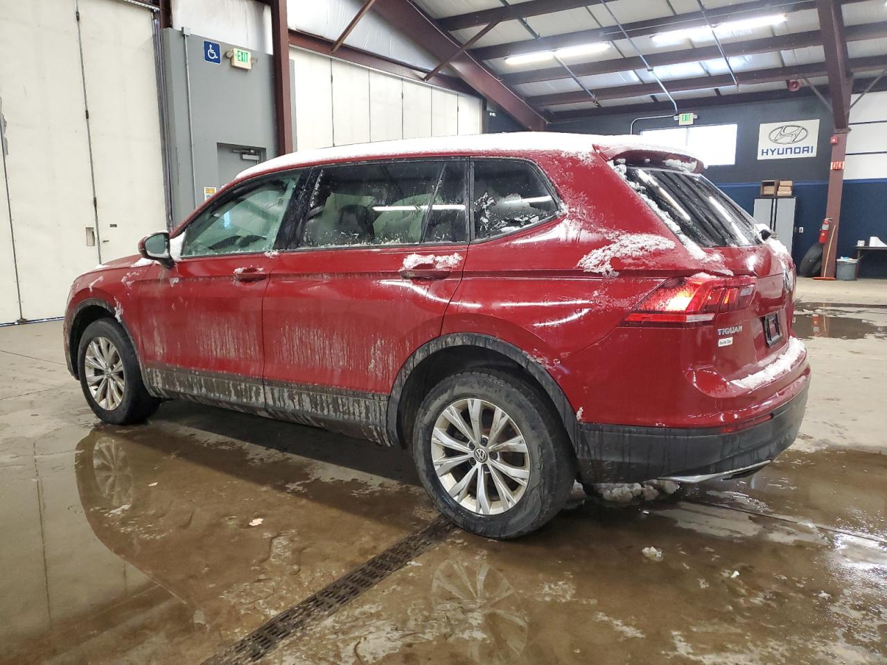2019 Volkswagen Tiguan - Image 2