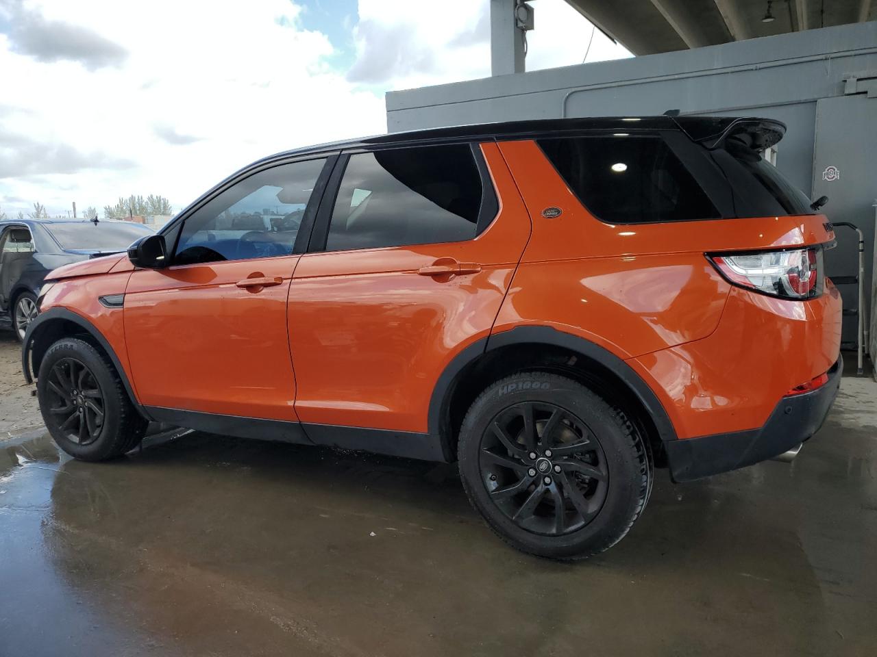 2016 Land Rover Discovery - Image 2